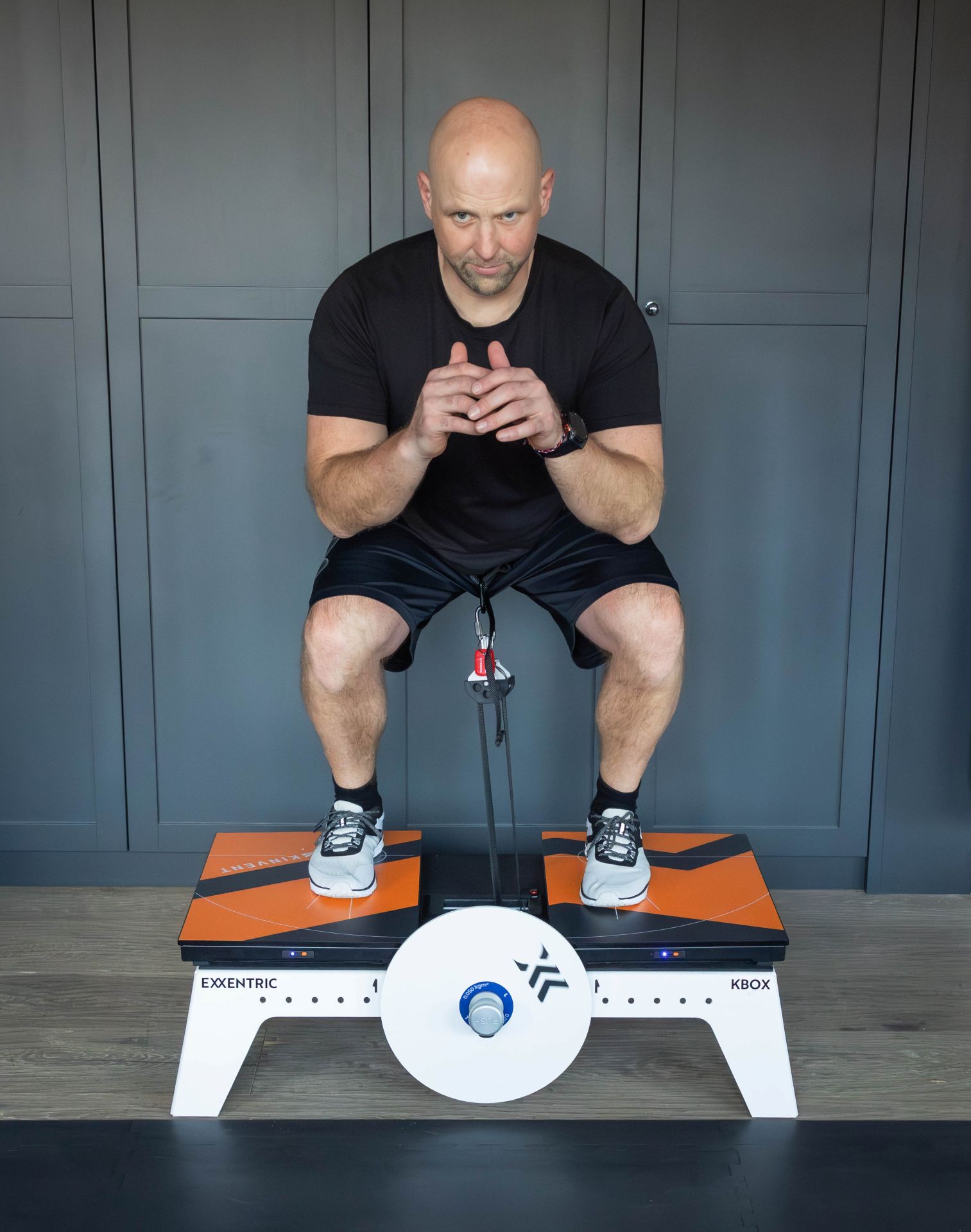 Flywheel Squats - Exxentric kBox Medical mit Kinvent K-Deltas
