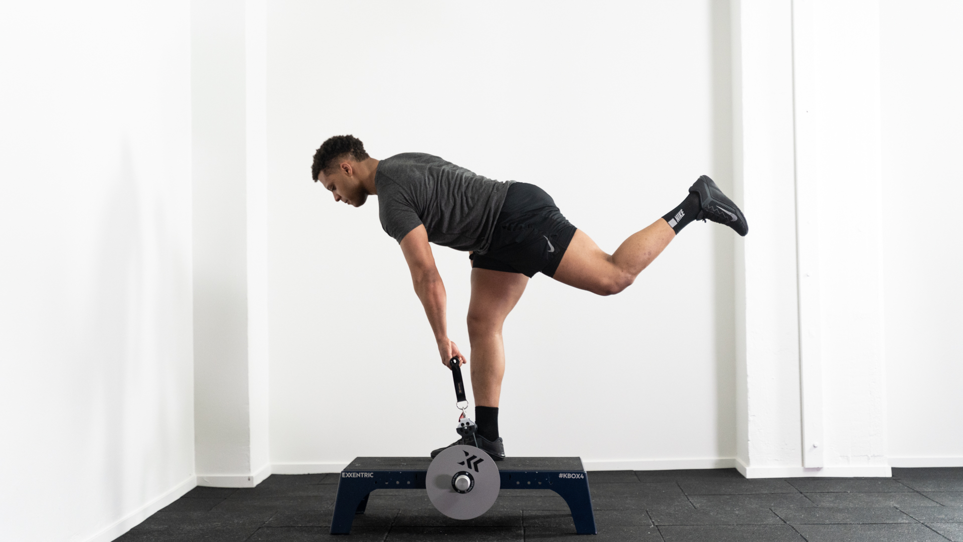 kBox4-Single-Leg-Romanian-Deadlift-kGrips-2 Exxentric kBox4 Pro - Sets