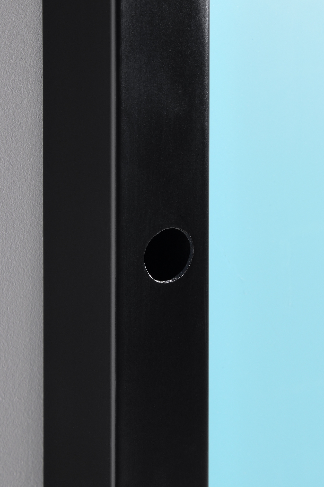 Rasterspiegel mit schwarzen Metallrahmen